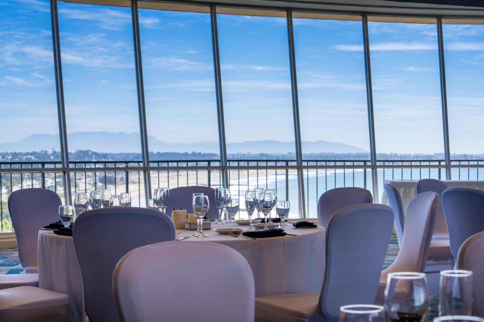 Crowne Plaza Ventura Beach By Ihg Esterno foto