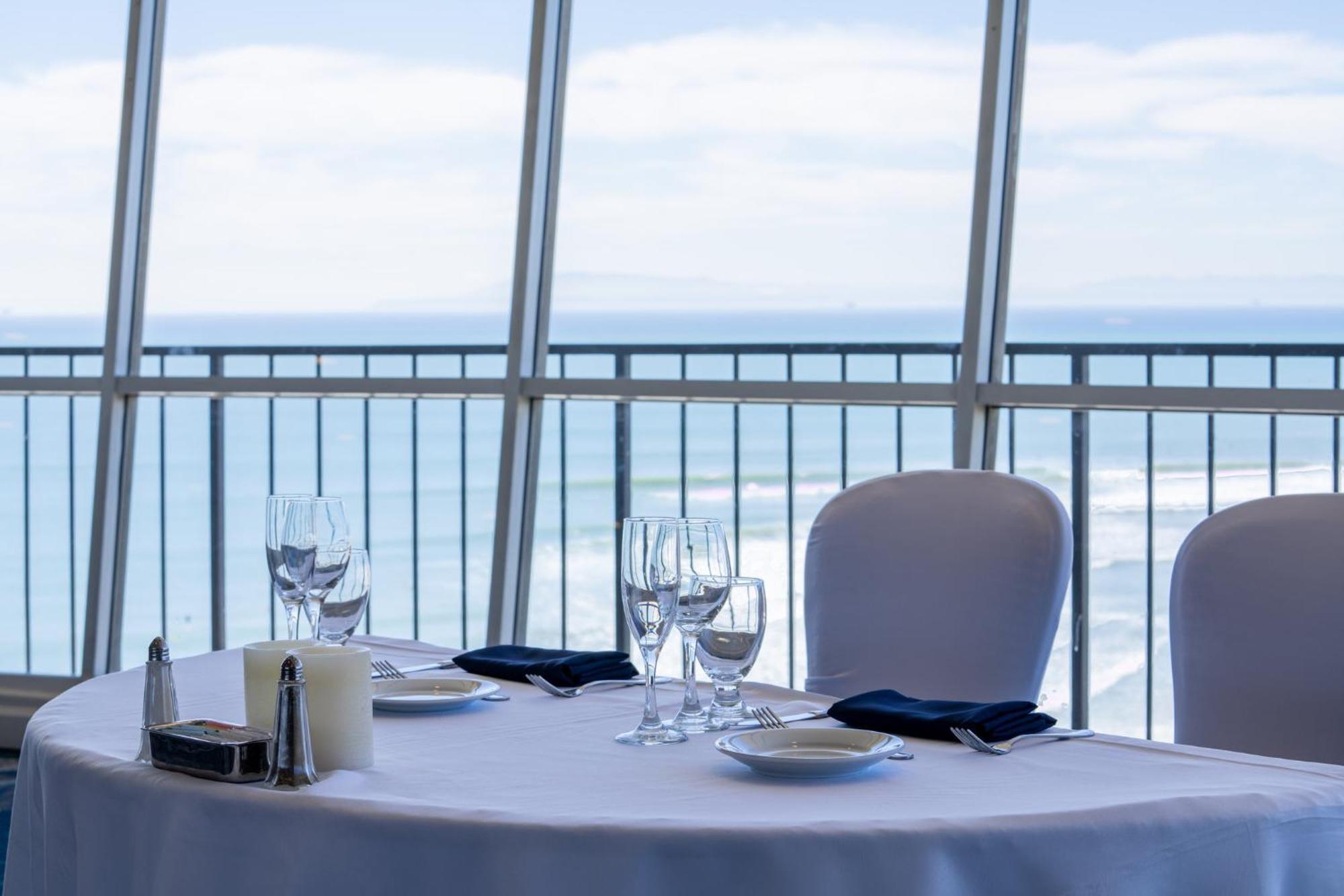Crowne Plaza Ventura Beach By Ihg Esterno foto
