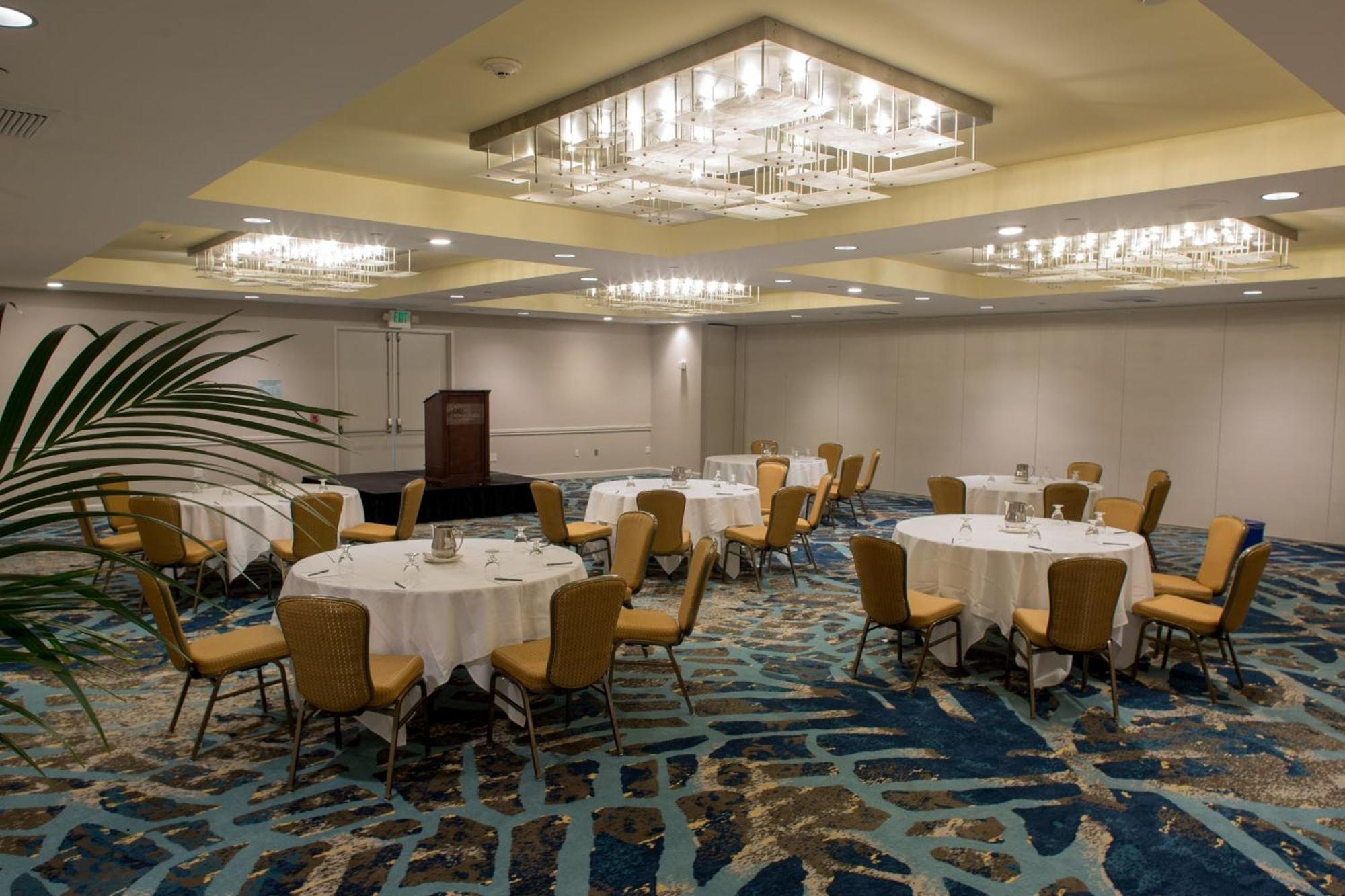 Crowne Plaza Ventura Beach By Ihg Esterno foto